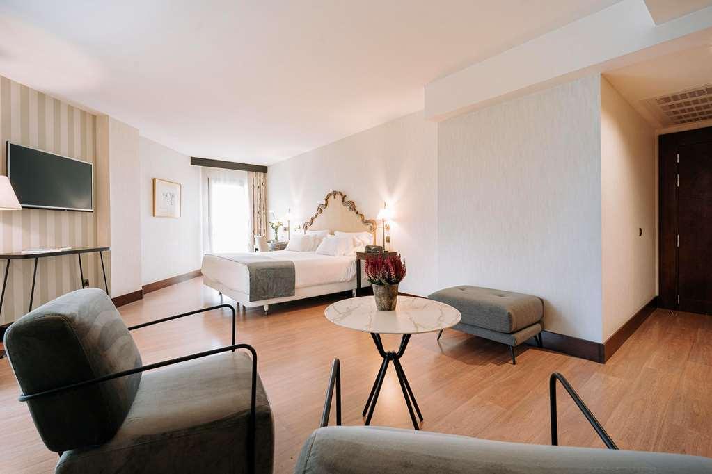 Nh 콜렉션 팔라시오 데 아빌레스 아비엘 객실 사진 A room at the hotel